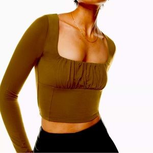 Aritiza : Wilfred Free Orbit Longsleeve. Brown. Size M.